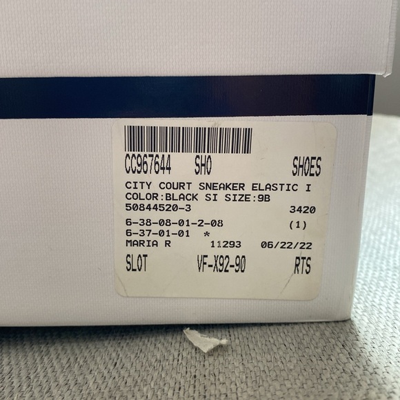 Designer sneakers Size 9, gentle worn twice. I needed a bigger size, sad to sell - Picture 15 of 16